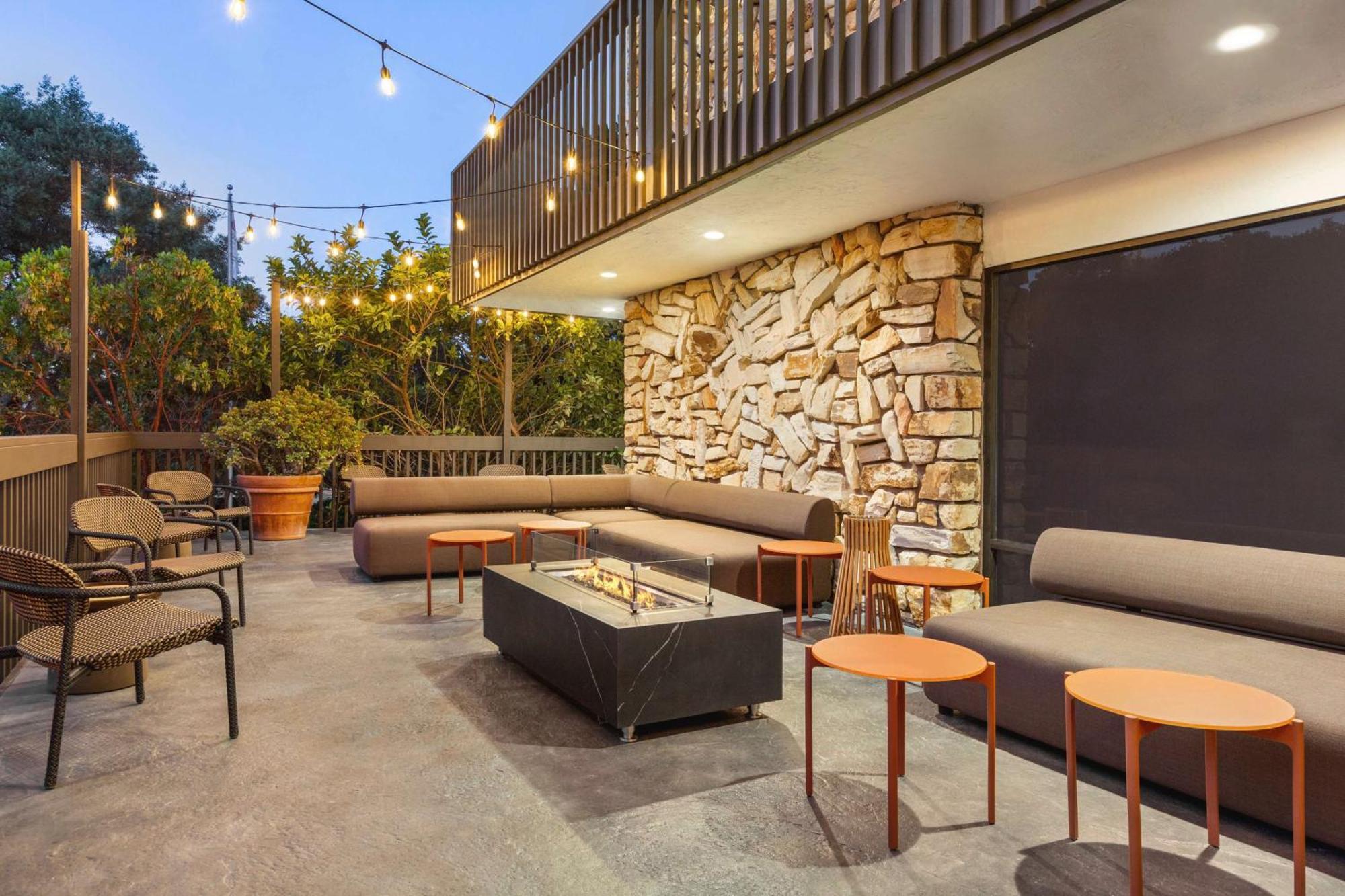 Hilton Garden Inn Monterey Exterior foto